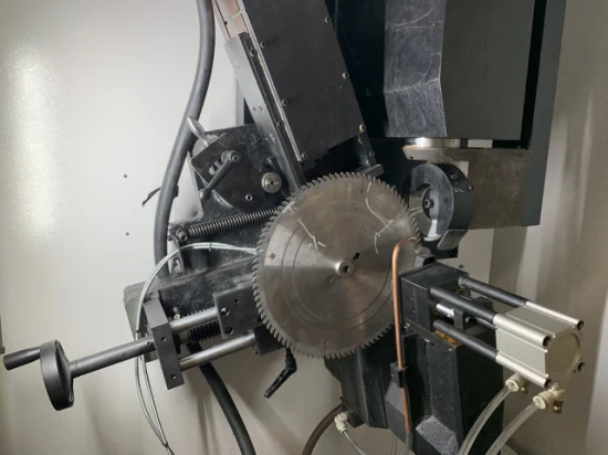 Kreissägeblatt-Schleifmaschine zum Schärfen von Sägeblättern in der Holzbearbeitung